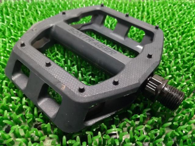 BONTRAGER LINE COMP 樹脂製フラットペダル ブラック