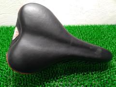 CIONLLI 自転車用サドル レッド
