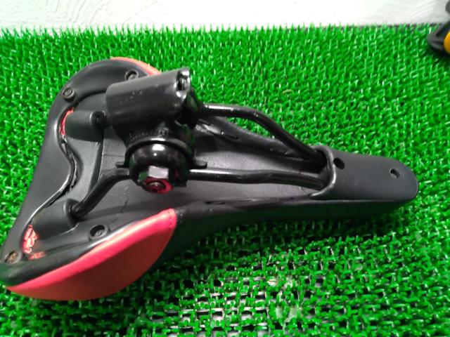 CIONLLI 自転車用サドル レッド