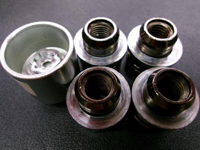 TOYOTA ホイールロックセット(McGARD製ハイセキュリティタイプ) ブラック 08456-00480