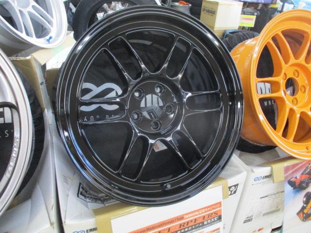 ENKEI x McLaren
ENKEI
RPF1
Limited Edition Gloss Black x Papaya Yellow Sticker