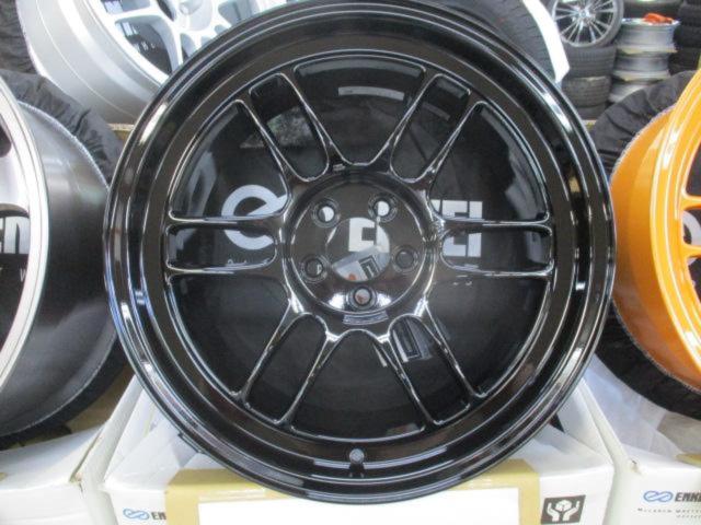 ENKEI x McLaren
ENKEI
RPF1
Limited Edition Gloss Black x Papaya Yellow Sticker