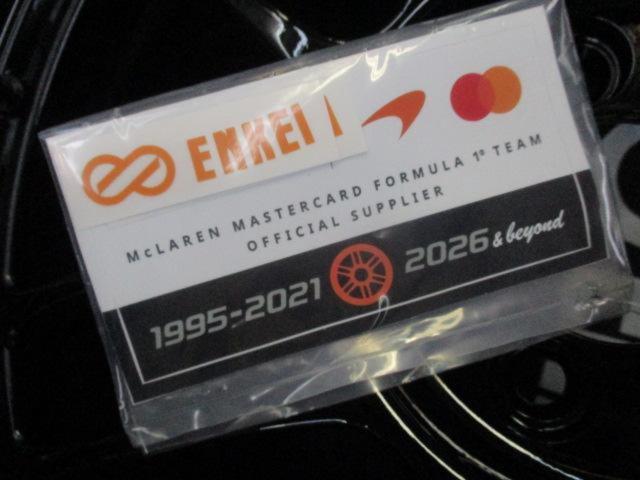 ENKEI x McLaren
ENKEI
RPF1
Limited Edition Gloss Black x Papaya Yellow Sticker