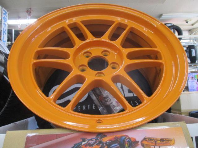 ENKEI x McLaren
ENKEI
RPF1
Limited Edition Papaya Yellow x Black Sticker