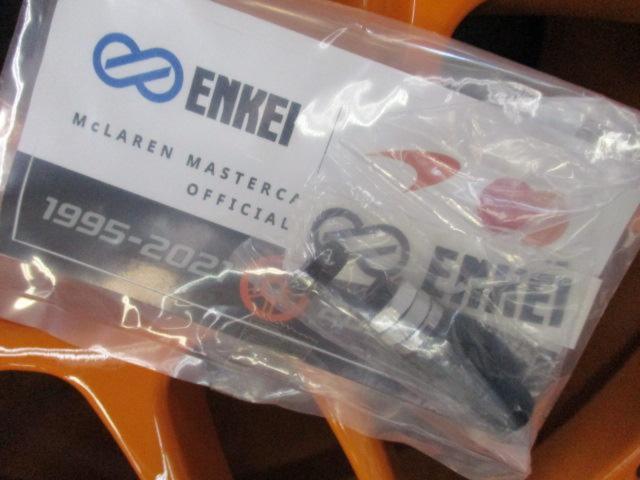 ENKEI x McLaren
ENKEI
RPF1
Limited Edition Papaya Yellow x Black Sticker