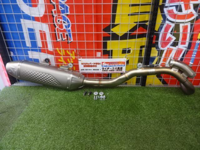 Specially selected parts! AKRAPOVIC
Racing Line
Slip-on muffler
250EXC-F/350EXC-F(’20-’23)