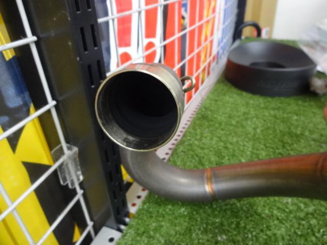 Specially selected parts! AKRAPOVIC
Racing Line
Slip-on muffler
250EXC-F/350EXC-F(’20-’23)