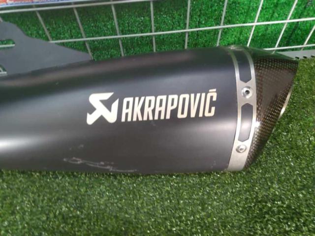 AKRAPOVIC Titanium
Slip-on silencer
R
nine
T('14-'21)