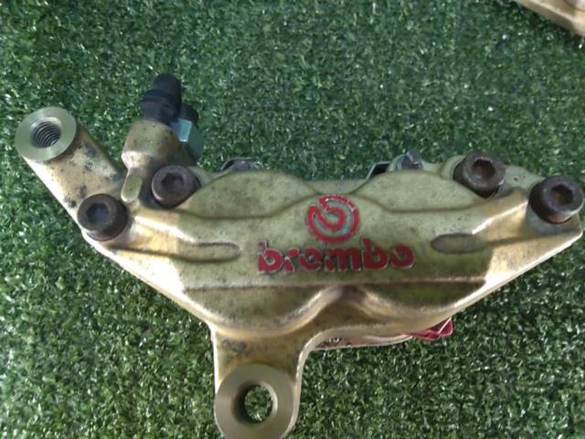YAMAHA x Brembo genuine parts
Caliper
Right and left
XJR400R
4HM
