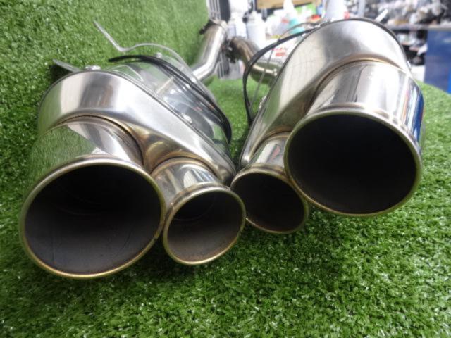 YOSHIMURA
Tri-Oval Cyclone
The out two
2 end
Slip-on muffler
GSX1300RHayabusa
(Domestic 14-17 / EU 08-17 / North America 08-20)