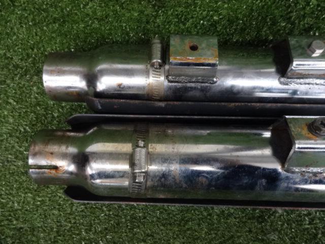 VANCE&HINES
Twin slash-cut slip-on muffler
Softail ('07 - '17)