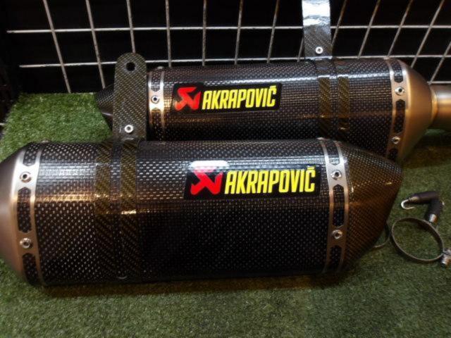 AKRAPOVIC
Carbon slip-on silencer
Ninja1000 (ABS) ('17-'19)