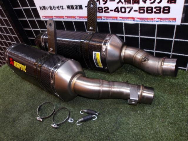 AKRAPOVIC
Carbon slip-on silencer
Ninja1000 (ABS) ('17-'19)