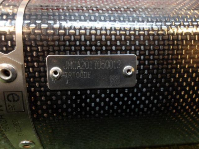 AKRAPOVIC
Carbon slip-on silencer
Ninja1000 (ABS) ('17-'19)