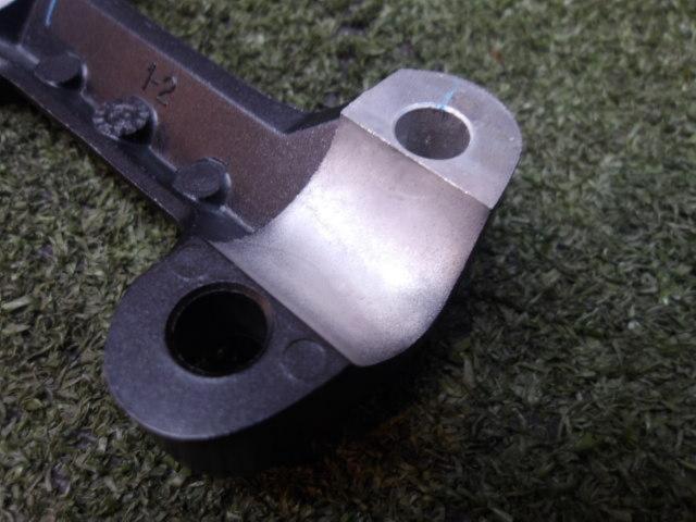 YAMAHA
Genuine handlebar post cover/top clamp
XSR155 removed