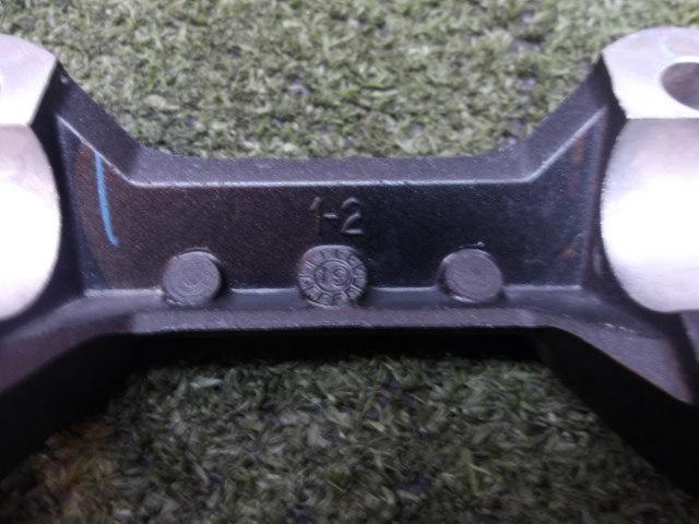 YAMAHA
Genuine handlebar post cover/top clamp
XSR155 removed