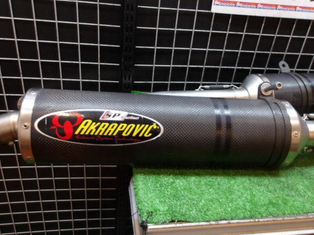  AKRAPOVIC (Akurapo Vittorio h)
SP Series
Carbon slip-on silencer
ZZR 1400 ('06 -' 07)