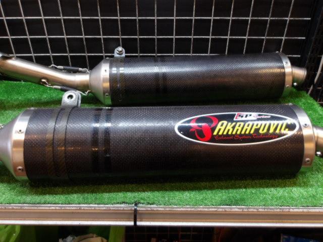  AKRAPOVIC (Akurapo Vittorio h)
SP Series
Carbon slip-on silencer
ZZR 1400 ('06 -' 07)
