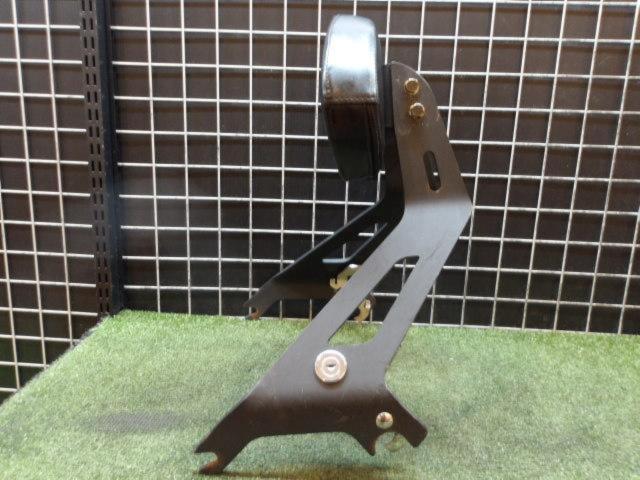 YAMAHA
Genuine North American Quick-Release Tandem Backrest
XVS1300CU North American specification model (Striker)
