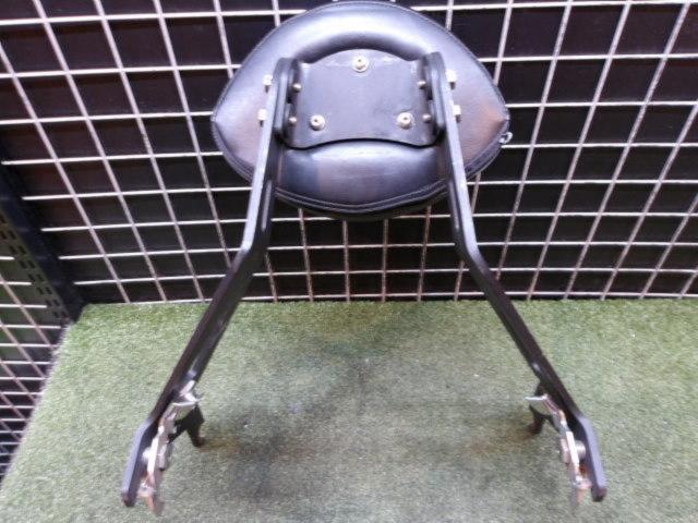 YAMAHA
Genuine North American Quick-Release Tandem Backrest
XVS1300CU North American specification model (Striker)