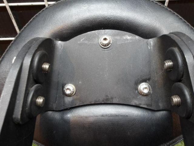 YAMAHA
Genuine North American Quick-Release Tandem Backrest
XVS1300CU North American specification model (Striker)