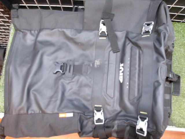 GIVI (with a reason!)
MONOKEY
Waterproof side bag
CANYON
35 L on one side
Right and left
GRT709