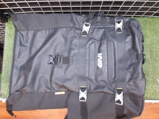 GIVI (with a reason!)
MONOKEY
Waterproof side bag
CANYON
35 L on one side
Right and left
GRT709