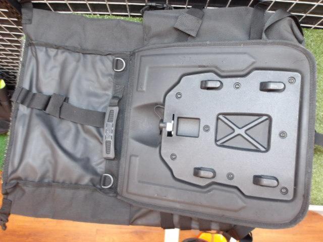 GIVI (with a reason!)
MONOKEY
Waterproof side bag
CANYON
35 L on one side
Right and left
GRT709