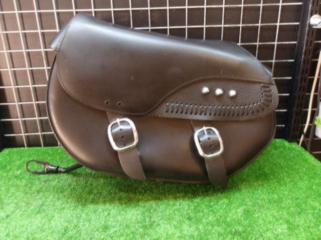 Harley-Davidson
Genuine
Detachable Leather Saddlebag
Right and left
FLSTFB1580 ('10)