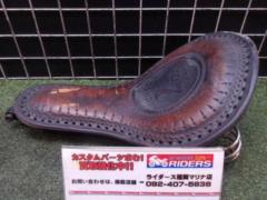 Manufacturer unknown
Leather main seat
Removal of Softail FXSTS Springer ('98)