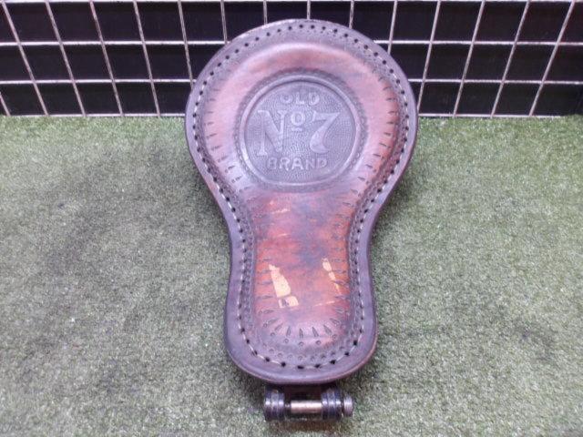 Manufacturer unknown
Leather main seat
Removal of Softail FXSTS Springer ('98)