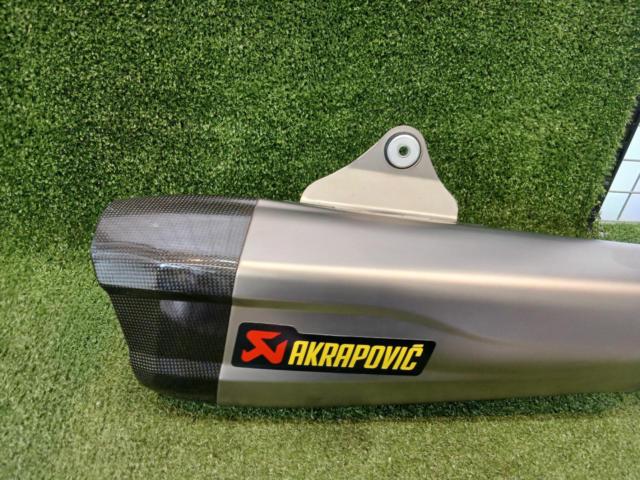 AKRAPOVIC
Racing Line
Titanium
T-MAX530
DX/SX