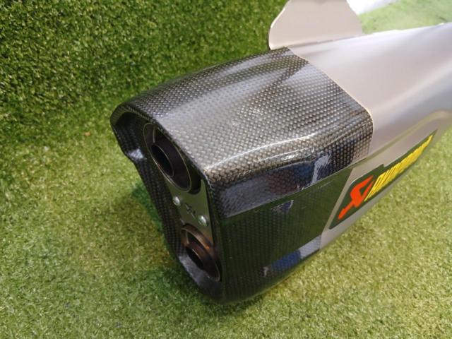 AKRAPOVIC
Racing Line
Titanium
T-MAX530
DX/SX