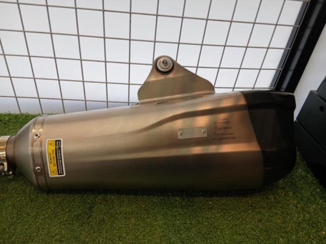 AKRAPOVIC
Racing Line
Titanium
T-MAX530
DX/SX