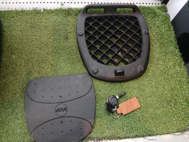 ★【GIVI(ジビ)】B32N BOLD 未塗装ブラック