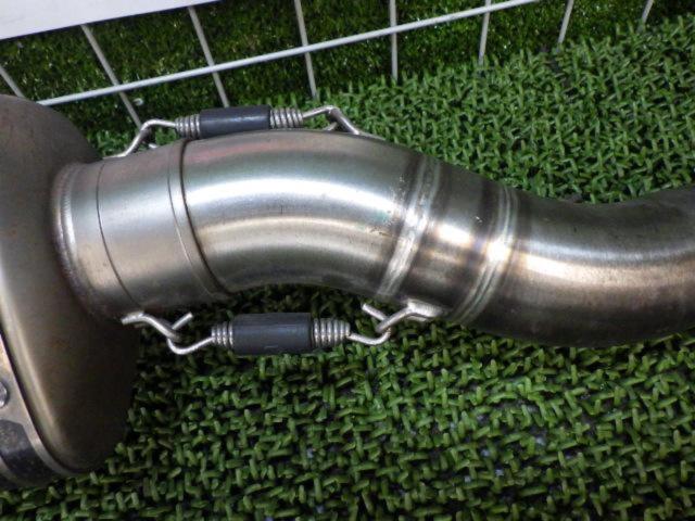 AKRAPOVIC
Slip-on muffler
CBR250RR
*No public roads