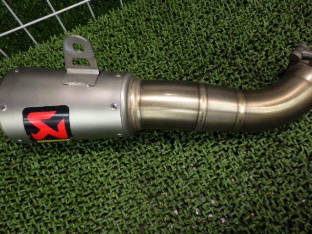  AKRAPOVIC (Akurapo Vittorio h)
GP type slip-on silencer
Removed from YZF-R25 ('20) 2BK-RG43J