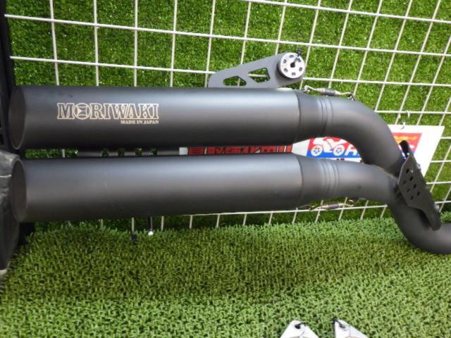 Moriwaki
Engineering (Moriwaki)
Full
Exhaust
CROSS
TWIN
BLACK
Full exhaust muffler
(Part number: 01810-CG803-00)