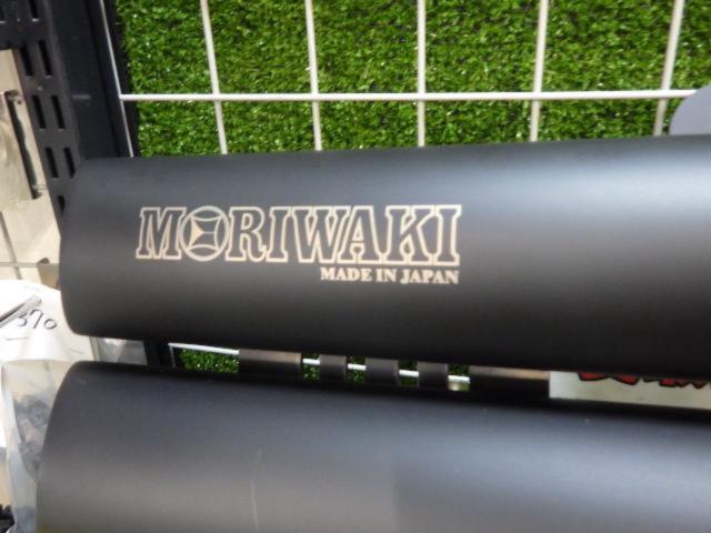 Moriwaki
Engineering (Moriwaki)
Full
Exhaust
CROSS
TWIN
BLACK
Full exhaust muffler
(Part number: 01810-CG803-00)