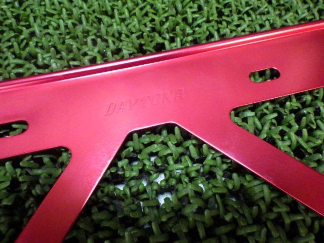 DAYTONA (Daytona)
Lightweight license plate holder
Red