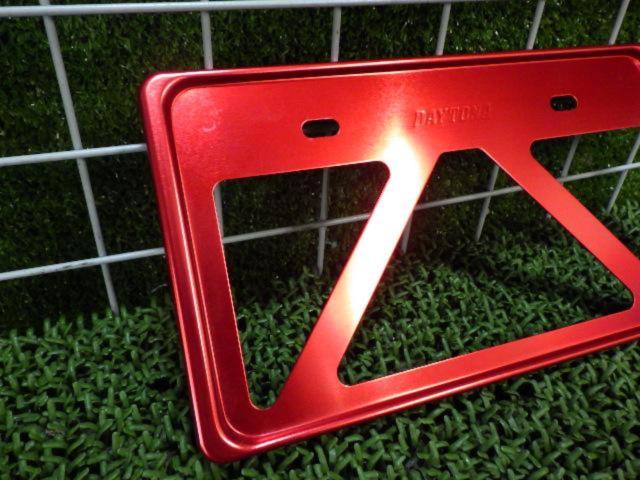DAYTONA (Daytona)
Lightweight license plate holder
Red