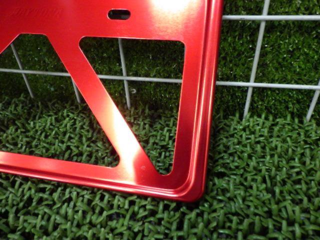 DAYTONA (Daytona)
Lightweight license plate holder
Red
