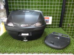 GIVI (ENT)
B37
BLADE
General purpose monolock top case
Capacity: 37L