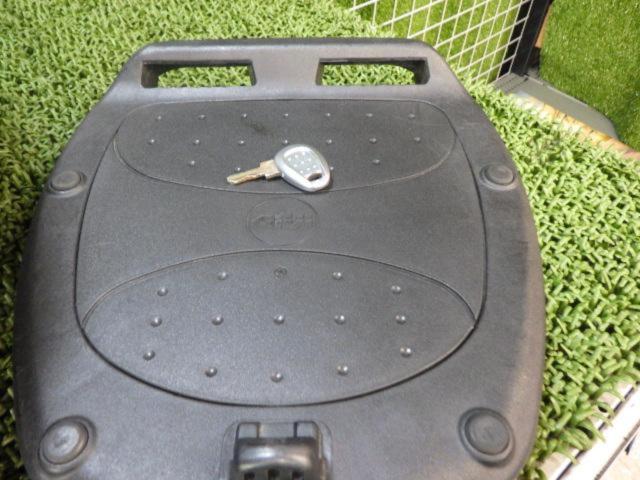 GIVI (ENT)
B37
BLADE
General purpose monolock top case
Capacity: 37L