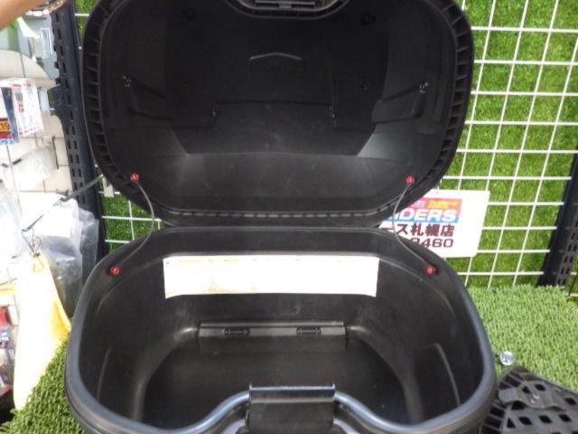 GIVI (ENT)
B37
BLADE
General purpose monolock top case
Capacity: 37L