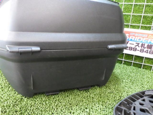 GIVI (ENT)
B37
BLADE
General purpose monolock top case
Capacity: 37L
