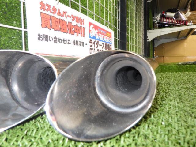 HOT
RUN (Hot run)
Stainless steel slip-on muffler
Removed from a Softail Duce (2000 model)
