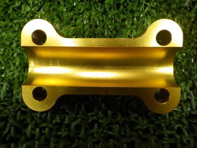 H2C
Handlebar clamp
gold
ZOOMER-X (Zoomer X)