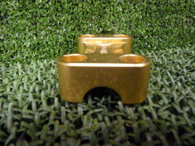 H2C
Handlebar clamp
gold
ZOOMER-X (Zoomer X)