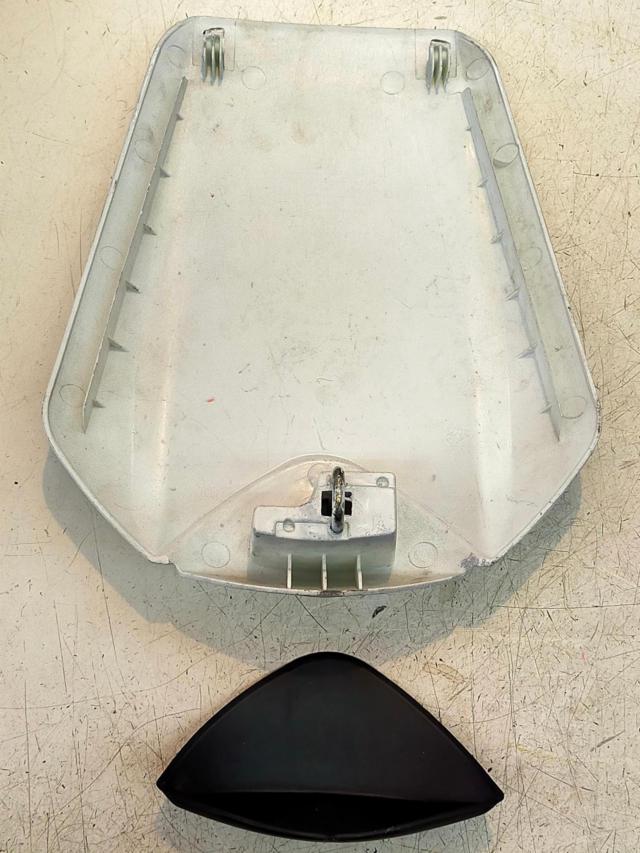 ZXMT
Single seat cover
CBR1000RR / SC59